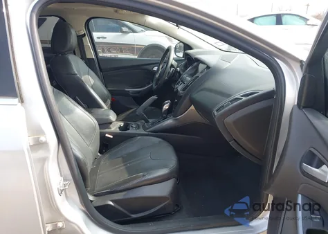 2013 Ford Focus Titanium z USA, uszkodzony, nr VIN 1FADP3N27DL220304